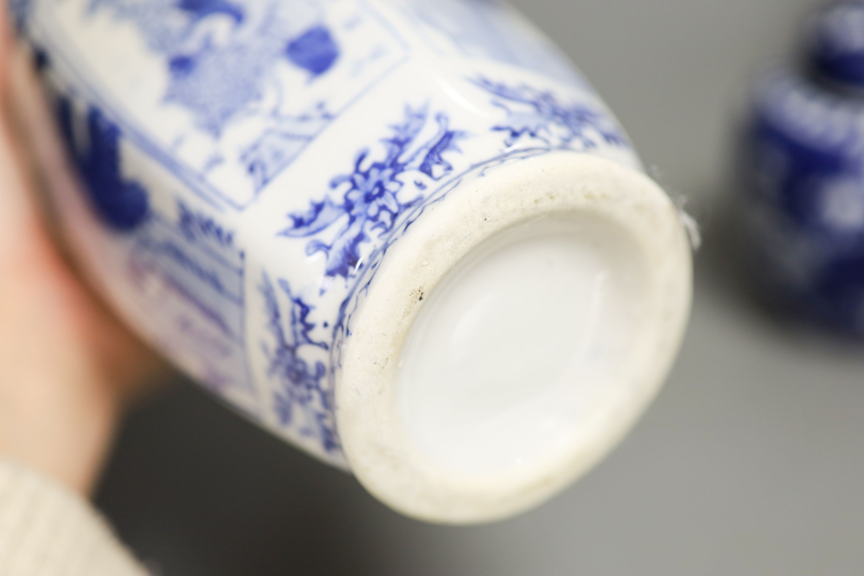 A group of seven Chinese blue and white porcelain vases and jars, 19th/20th century, and three wood stands 27cm